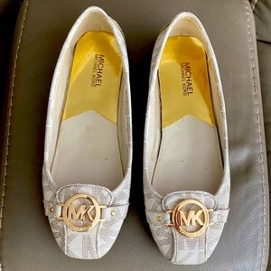 Michael Kors ballet flat moccasin with logo vanilla size 10